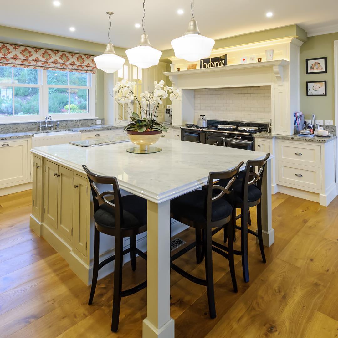 A grand Hampton style kitchen with all the trimmings. Face frame cabinetry with exposed hinges. Traditional shaker style doors and panels.
